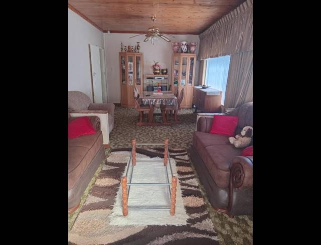 3 BEDROOM PROPERTY TO RENT IN KINGSWOOD